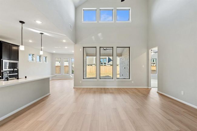 21950 Frosted Elfin Dr, House other with 5 bedrooms, 3 bathrooms and 3 parking in Cypress TX | Image 9