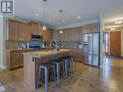 2025 Lawrence Ave, House other with 4 bedrooms, 3 bathrooms and 2 parking in Penticton BC | Image 3