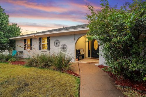 408 Wooded Crest Drive, Woodway, TX, 76712 | Card Image
