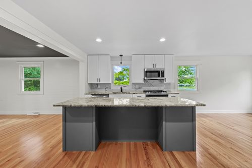 15 Lancaster Rd, Glastonbury, CT, 06033-1120 | Card Image