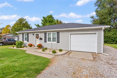 111 Roberts St, Jerseyville, IL, 62052-1345 | Card Image