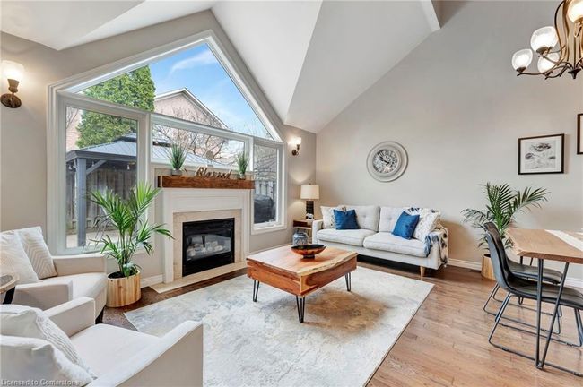 61 Valridge Dr, Townhouse with 3 bedrooms, 3 bathrooms and 3 parking in Ancaster ON | Image 4