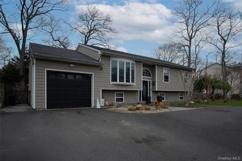 131 Clinton Ave, Mastic, NY, 11950-3117 | Card Image