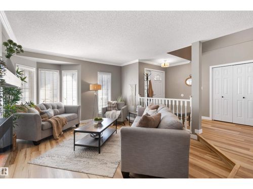 18 Parkwood Dr, St Albert, AB, T8N5L3 | Card Image