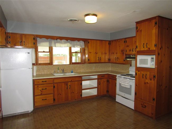 1104 Fair Ave, House other with 3 bedrooms, 2 bathrooms and null parking in Gainesville TX | Image 7