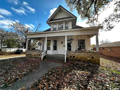 19 W Lincoln Street, House other with 5 bedrooms, 2 bathrooms and null parking in Harrisburg IL | Image 1