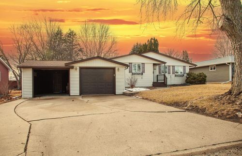 300 Sunset St, Waverly, IA, 50677 | Card Image