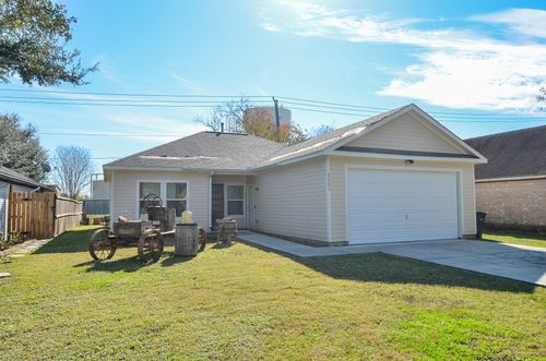 2203 Westwood Dr, Stafford, TX, 77477-6445 | Card Image