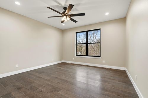 654 Walkington Ln, Branson, MO, 65616-8323 | Card Image