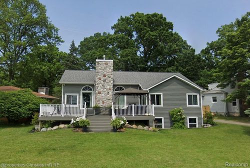 623 Lakeside Dr, Waterford, MI, 48328-4043 | Card Image