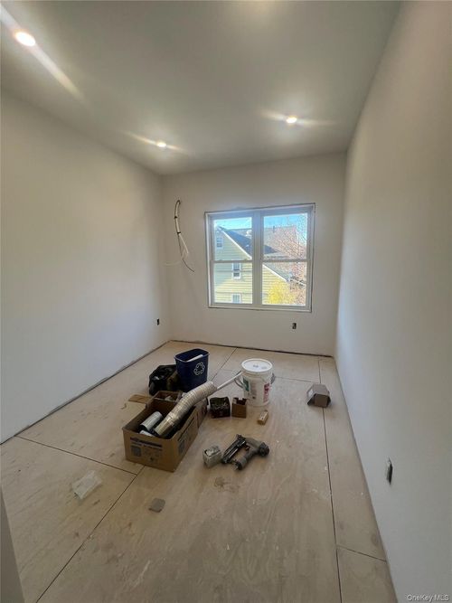 9307 69th Ave, Forest Hills, NY, 11375-5811 | Card Image