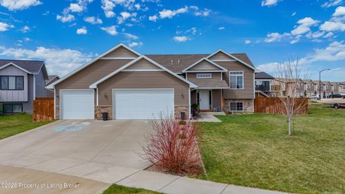 2241 Arapaho Court, Dickinson, ND, 58601 | Card Image