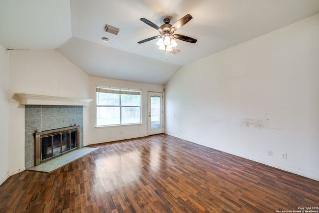10111 Mission Crk, House other with 3 bedrooms, 2 bathrooms and null parking in Converse TX | Image 10