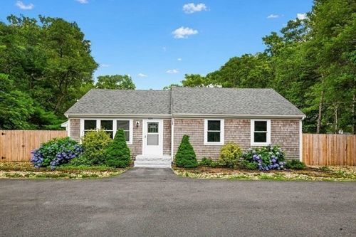620 Boxberry Hill Rd, East Falmouth, MA, 02536-4139 | Card Image