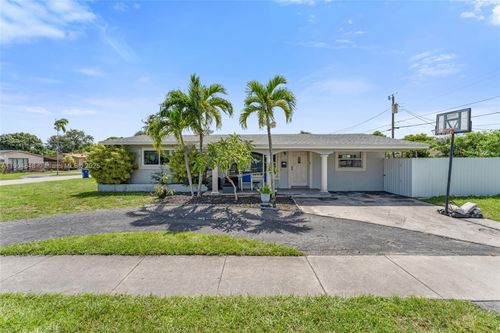 2020 De Soto Dr, Miramar, FL, 33023-2520 | Card Image