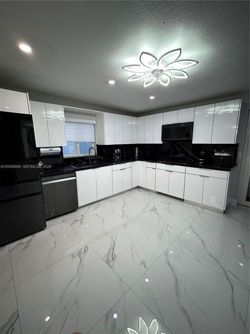 367 W 33rd St, Hialeah, FL, 33012-4305 | Card Image