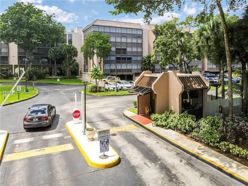 apt-e650-2808 N 46th Ave, Hollywood, FL, 33021-2986 | Card Image