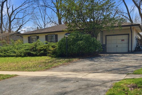 30W125 Claymore Ln, Naperville, IL, 60563-1807 | Card Image