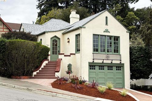 741 741 Grosvenor Pl, Oakland, CA, 94610 | Card Image