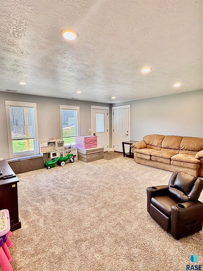 1403 Bitterroot Rd, House other with 5 bedrooms, 4 bathrooms and null parking in Dell Rapids SD | Image 33