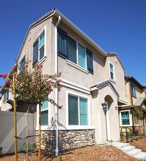 710 Banyan Way, Pomona, CA, 91766 | Card Image