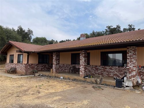 46596 Chuckwagon Rd, Squaw Valley, CA, 93675-9612 | Card Image