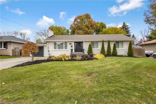 43 Miller Dr, Ancaster, ON, L9G2H9 | Card Image