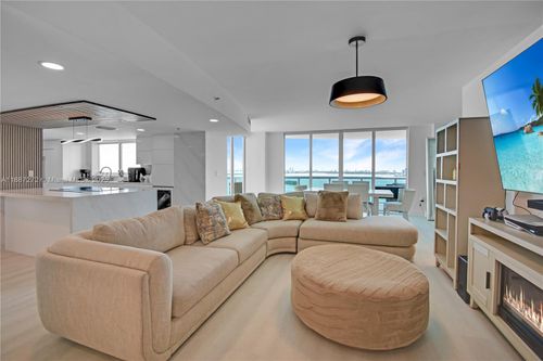 apt-2201-1800 N Bayshore Dr, Miami, FL, 33132-3227 | Card Image