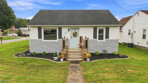 1318 10th St, Vienna, WV, 26105-2216 | Card Image