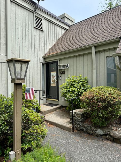 d-8 Heritage Vlg, Southbury, CT, 06488 | Card Image