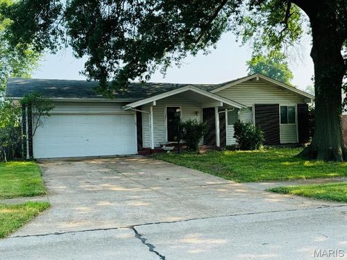 3092 Wintergreen Dr, Florissant, MO, 63033-1526 | Card Image