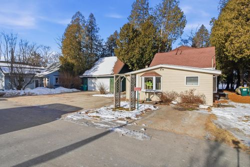 1324 W Green Lake Drive, Farmington, WI, 53090 | Card Image