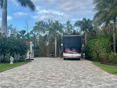 4710 Southern Breeze Dr, NAPLES, FL, 34114-9433 | Card Image