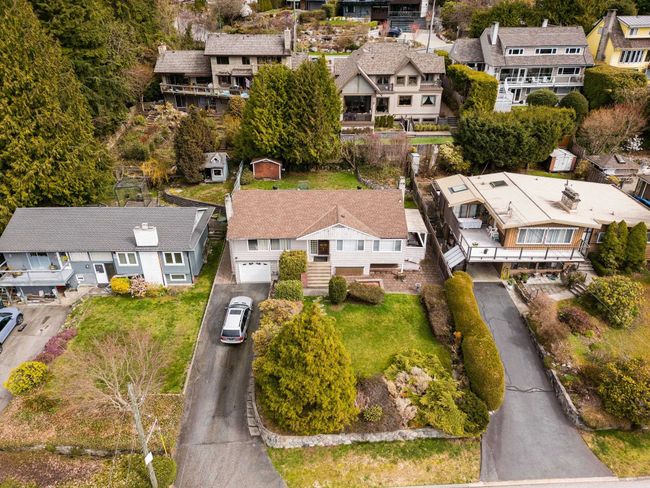 690 Blueridge Avenue, House other with 4 bedrooms, 2 bathrooms and 2 parking in North Vancouver BC | Image 15