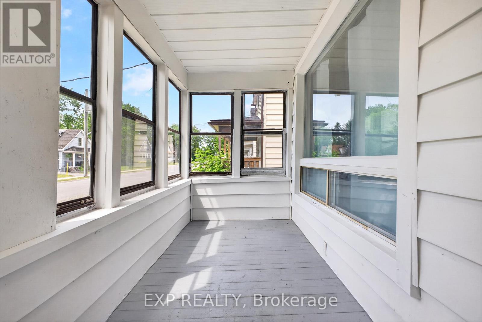 Residential in Niagara Falls (Dorchester) 3