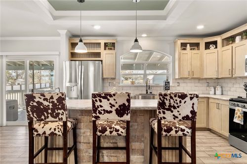 154 Sunrise Dr, Kyle, TX, 78640-9742 | Card Image