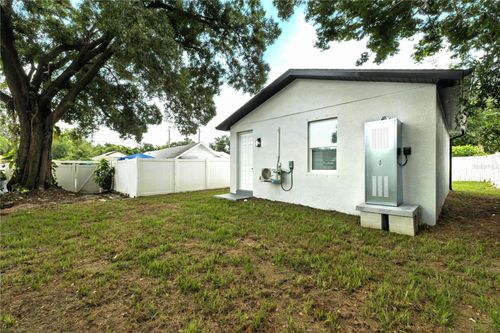 8714 N Highland Ave, TAMPA, FL, 33604-1333 | Card Image