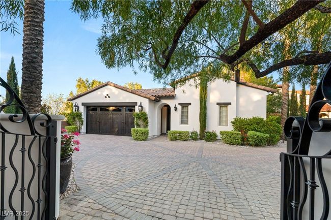 19 Quintessa Cir, House other with 4 bedrooms, 5 bathrooms and null parking in Las Vegas NV | Image 4