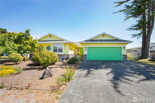 5563 Haida Way, Blaine, WA, 98230-9568 | Card Image