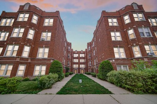 apt-1b-4834 W Henderson St, Chicago, IL, 60641-4303 | Card Image