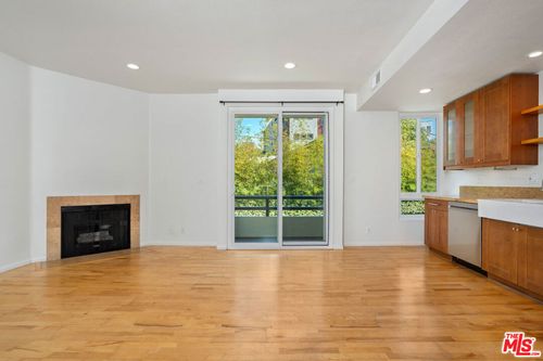 106-4567 W Lexington Dr, Glendale, CA, 91203 | Card Image