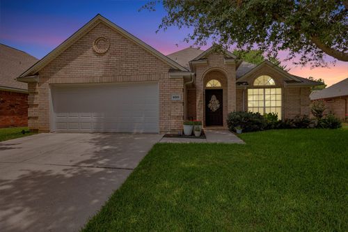6311 Branch Hollow Ln, Arlington, TX, 76001-5602 | Card Image
