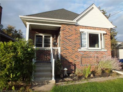 101 Albany Ave, House other with 2 bedrooms, 1 bathrooms and 2 parking in Hamilton ON | Image 3