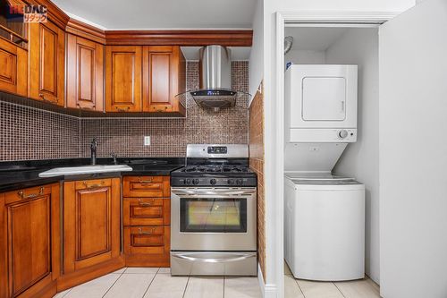 3-c-27-16 41st Ave, Long Island City, NY, 11101-3738 | Card Image