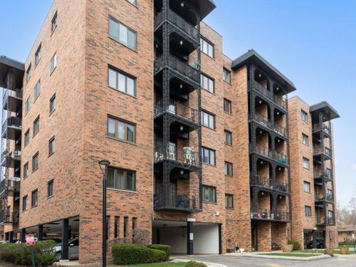 203d-9332 Landings Lane, Des Plaines, IL, 60016 | Card Image