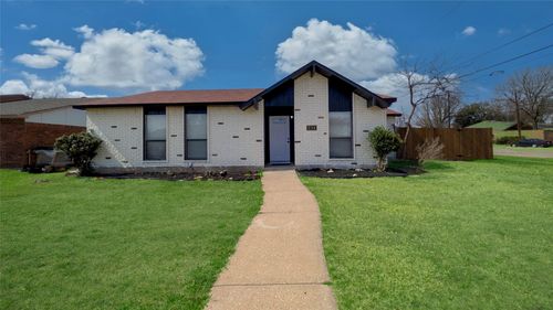 1921 Edna Smith Dr, Garland, TX, 75040-4635 | Card Image