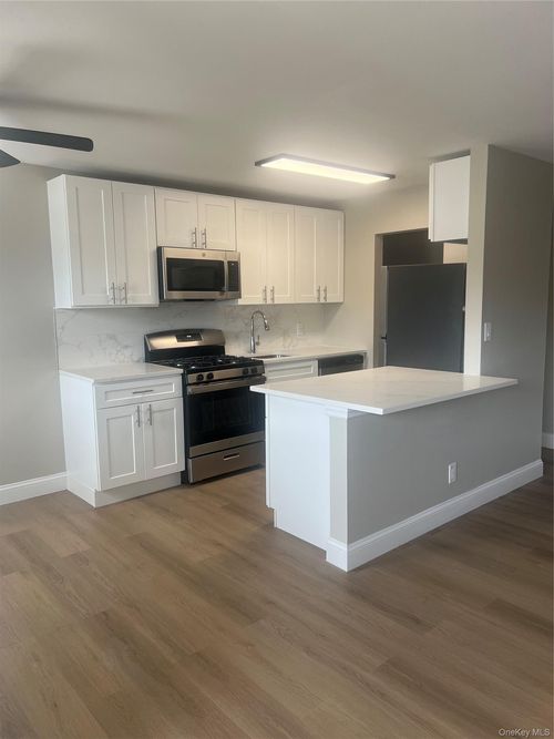 211 Hawthorne Avenue, Islip, NY, 11722 | Card Image
