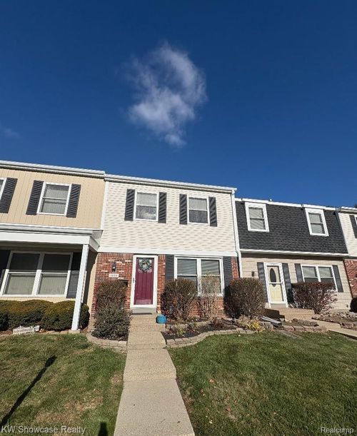 1030 Larson Ct, Rochester Hills, MI, 48307-3011 | Card Image