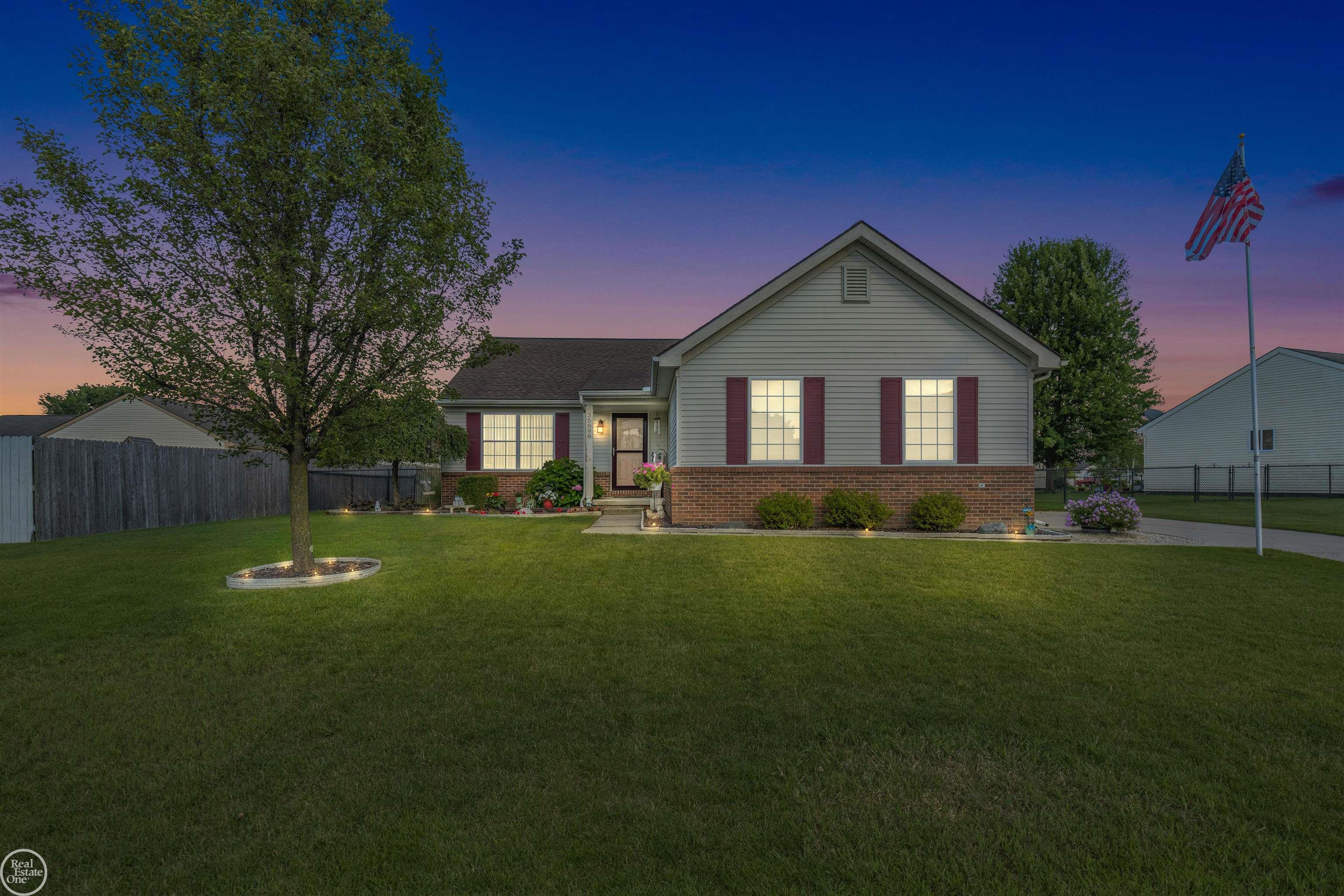 Covington Ln, New Baltimore, MI 48047