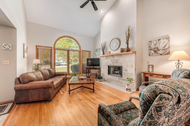 S75W17553 Harbor Circle, Condo with 2 bedrooms, 2 bathrooms and null parking in Muskego WI | Image 9